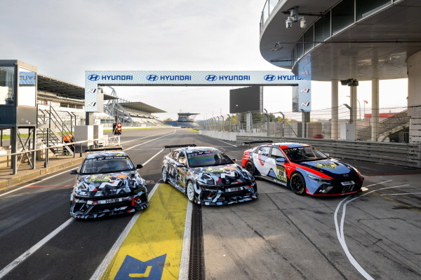 왼쪽부터 엘란트라 N1, 엘레트라 RP, 엘란트라 N TCR