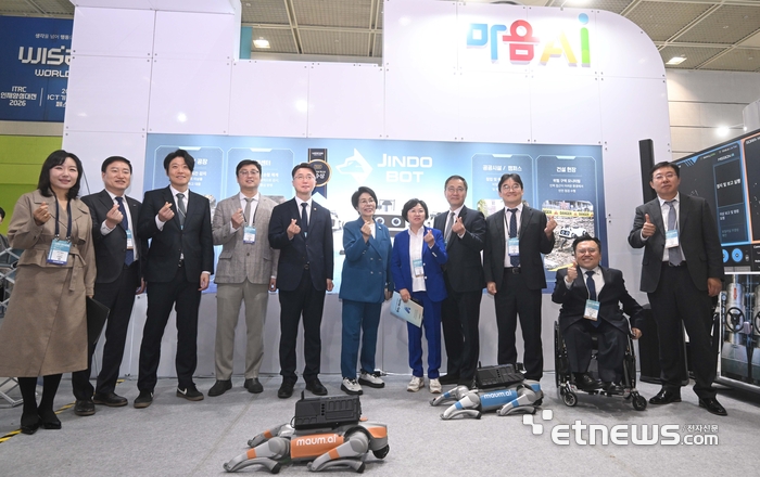 [WIS 2026] 로봇부터 AI 가전까지 살핀 정부·국회…“생활 속 AI 인상적”