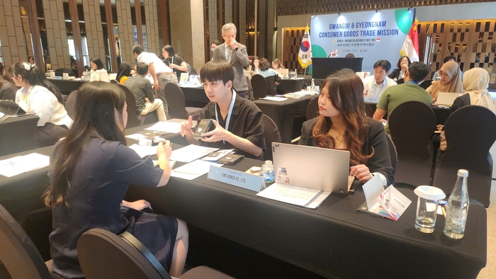 자카르타 해외시장 개척단 상담 모습.