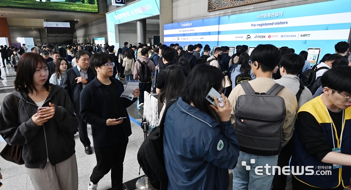 [WIS 2026] AI 성공 열쇠 '정보 보안'…데이터 보호·딥페이크 방지 기술 '눈길'