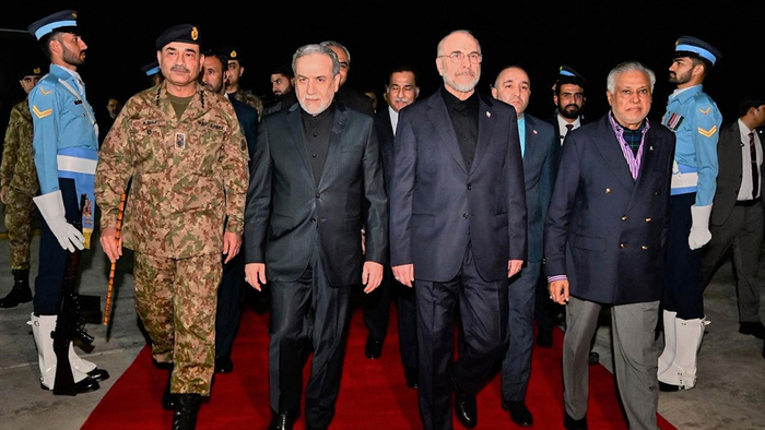 미국과의 첫 종전 협상 당시 이란 대표단. 사진=AP 연합뉴스