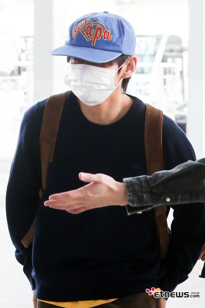 [ET포토] BTS 뷔, '아침잠 덜깬 모습'