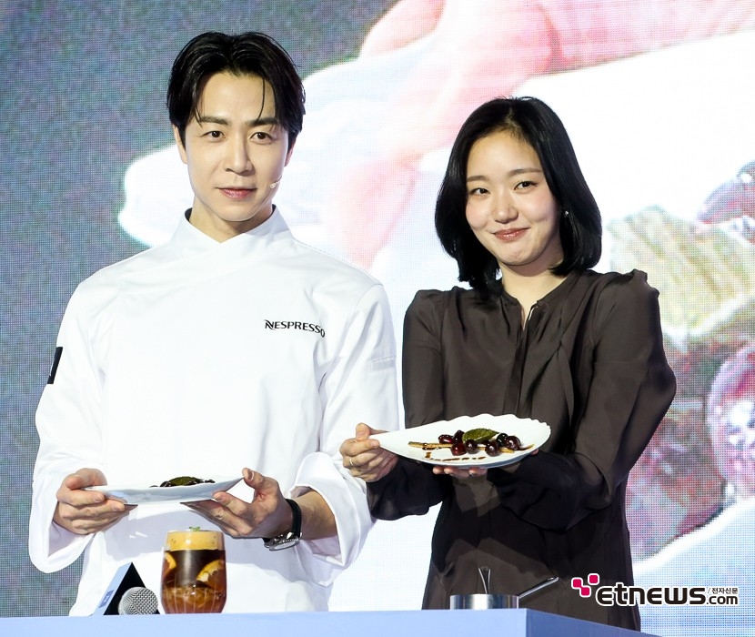 [ET포토] 손종원-김고은, '커피에 어울리는 디저트는'