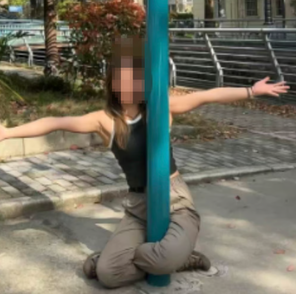 가로등 챌린지를 하는 모습. 사진=SCMP