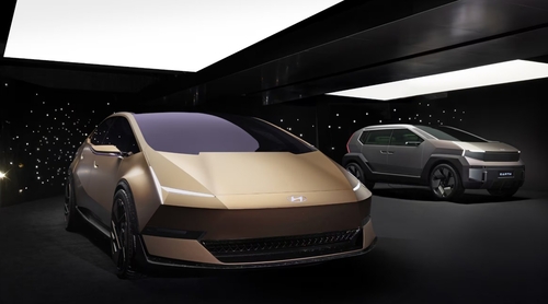 현대자동차가  중국에서 공개한 아이오닉 콘셉트카 '비너스 콘셉트'(왼쪽)와 '어스 콘셉트'