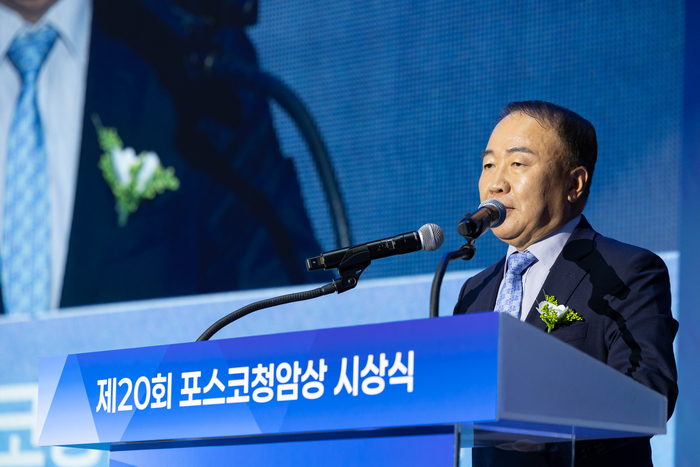 22일 서울 대치동 포스코센터에서 열린 '제20회 포스코청암상' 시상식에서 정기로 APS 회장이 기술상을 수상했다. 정 회장이 수상 소감을 발표하고 있다.(사진=APS)