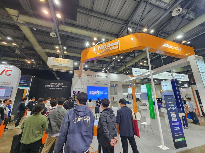 모두솔루션은 SIMTOS 2026에서  AX로 진화하는 CAD'를 주제로 부스를 운영하며, CAD·PLM·AI 기반 설계 혁신 기술을 직접 체험할 수 있는 공간을 선보였다.