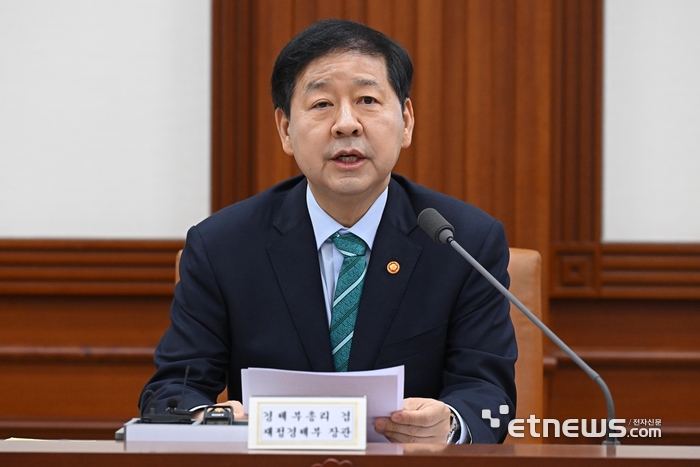 [포토] 구윤철 “4차 석유최고가격 오후 7시 발표…안정적 원유수급에 최선”