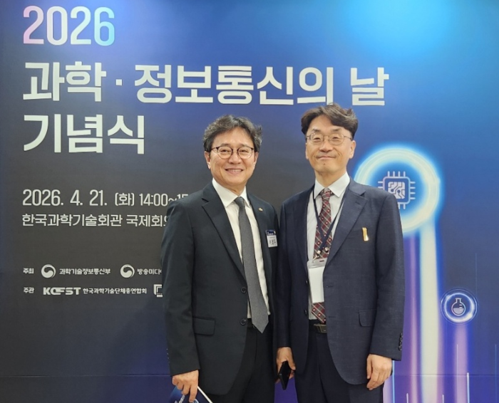 허정두 KIT 소장(왼쪽)과 박준우 책임연구원