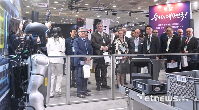 [포토] WIS 2026 참관한 주한 대사들, KT 부스 방문