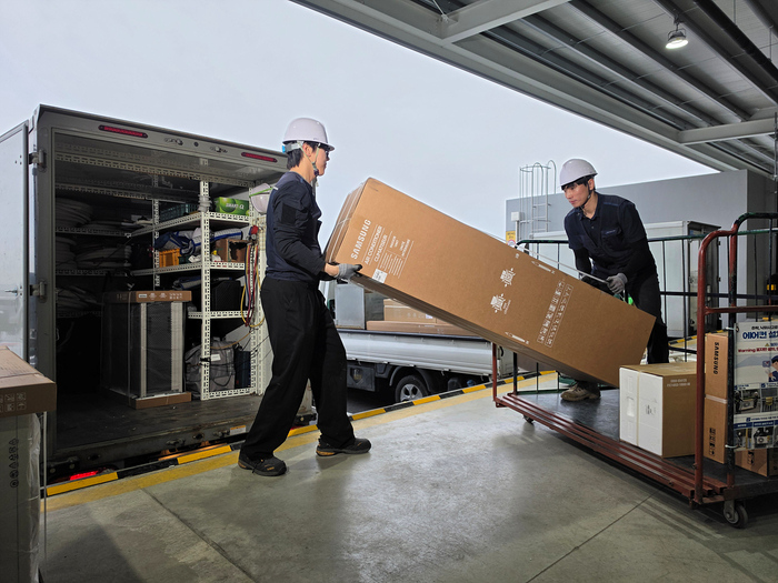 삼성전자가 23일부터 8월까지 삼성전자로지텍과 에어컨 설치 전담팀 4800명을 가동한다.