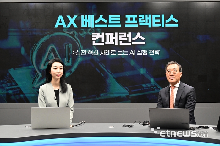 AX 베스트 프랙티스 컨퍼런스가 '실전 혁신 사례로 보는 AI 실행 전략'을 주제로 23일 서울 서초구 전자신문사에서 열렸다. 강용성 와이즈넛 대표가 'AI는 똑똑해졌다, 이제 믿을수 있는 AI가 이긴다'를 주제로 기조강연 하고 있다.  이동근기자 foto@etnews.com
