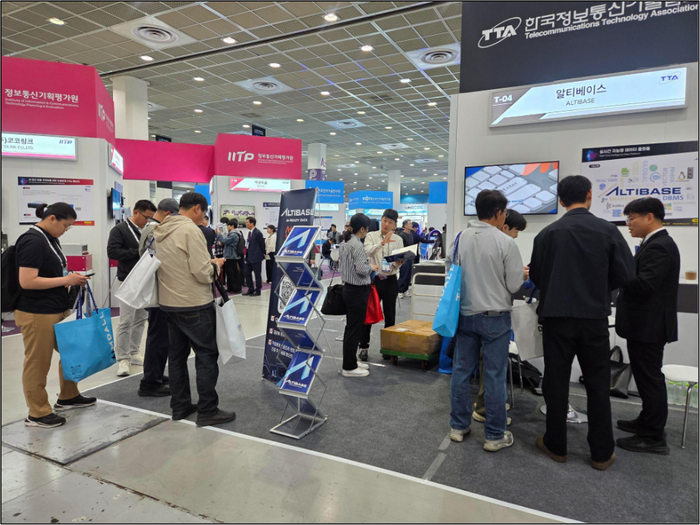 알티베이스는 메모리와 디스크를 통합한 하이브리드 아키텍처 기반의 'ALTIBASE v8 데이터 플랫폼을 중심으로, 실시간 데이터 처리와 AI 활용을 단일 플랫폼에서 구현하는 기술을 집중 소개했다.