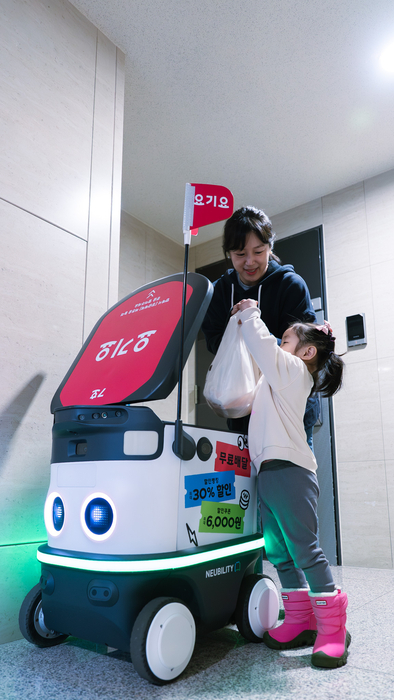 요기요의 실외 자율주행 로봇 '뉴비' 〈자료 위대한상상〉