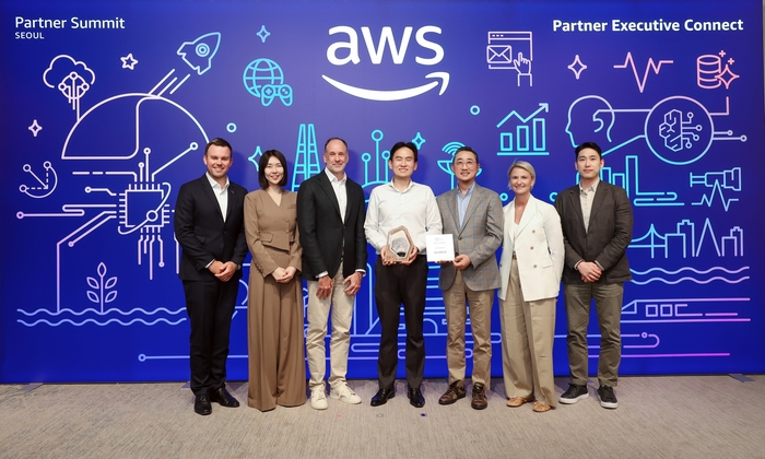센드버드, AWS '올해 기술 라이징 스타 파트너상' 수상 - 뉴스 썸네일 이미지
