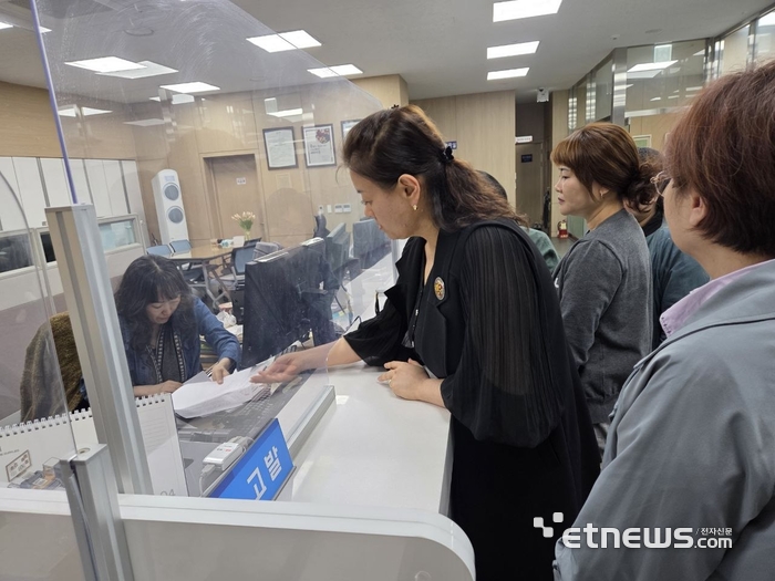 경기교육혁신연대가 24일 경기남부경찰청에 경기도교육감 민주·진보 진영 단일후보 과정에서 제기된 의혹에 대해 고발장을 접수했다.