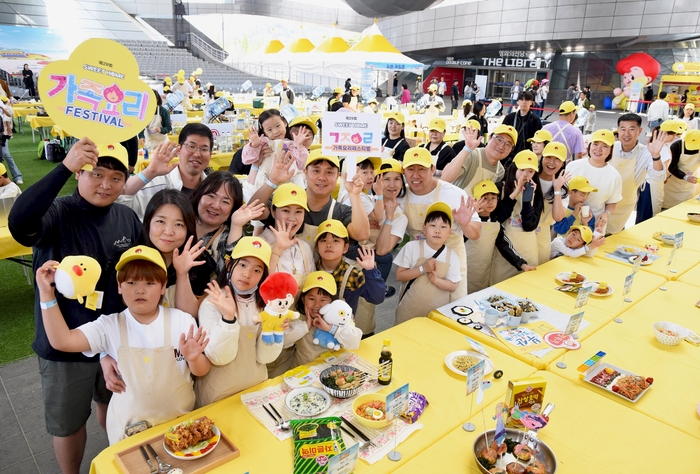 오뚜기는 부산 영화의전당에서 '제29회 스위트홈 가족요리페스티벌'을 개최했다고 26일 밝혔다.