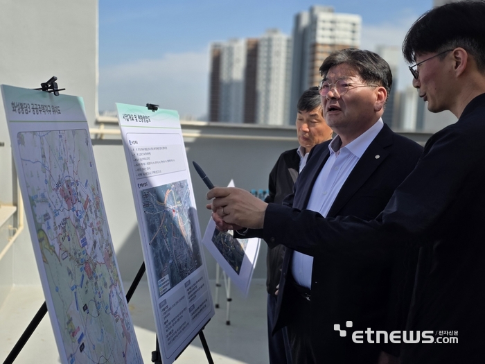 김용진 GH 사장(오른쪽 두 번째)이 20일부터 광교·북수원 등 주요 사업 현장을 점검했다.