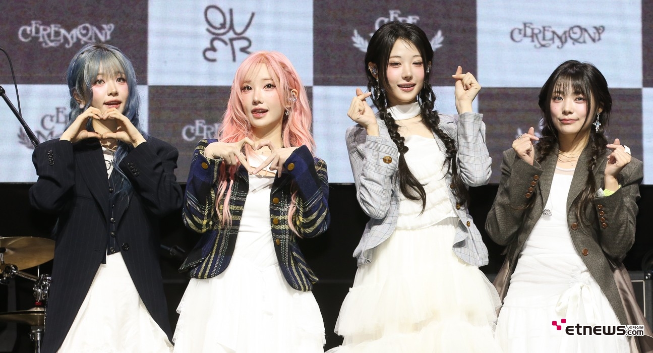 [ET포토] QWER, '새로운 챕터 시작'