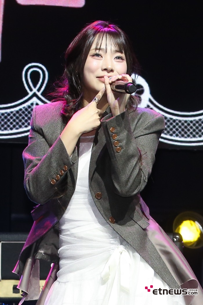 [ET포토] QWER 시연, '밝은 에너지 발산' 미소'