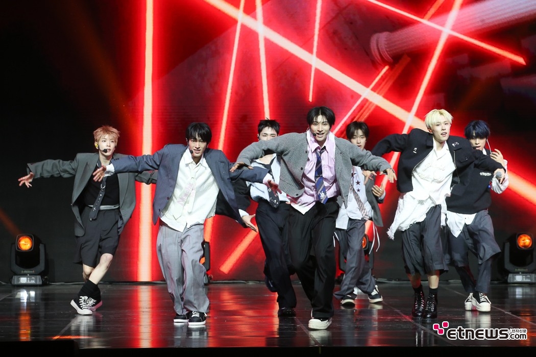 [ET포토] 넥스지, '젊은 에너지 폭발하는 무대'