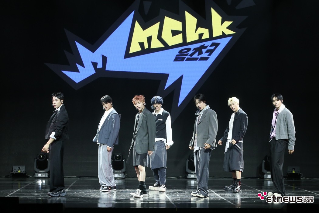 [ET포토] 넥스지, '신곡 첫 무대를 마치고'