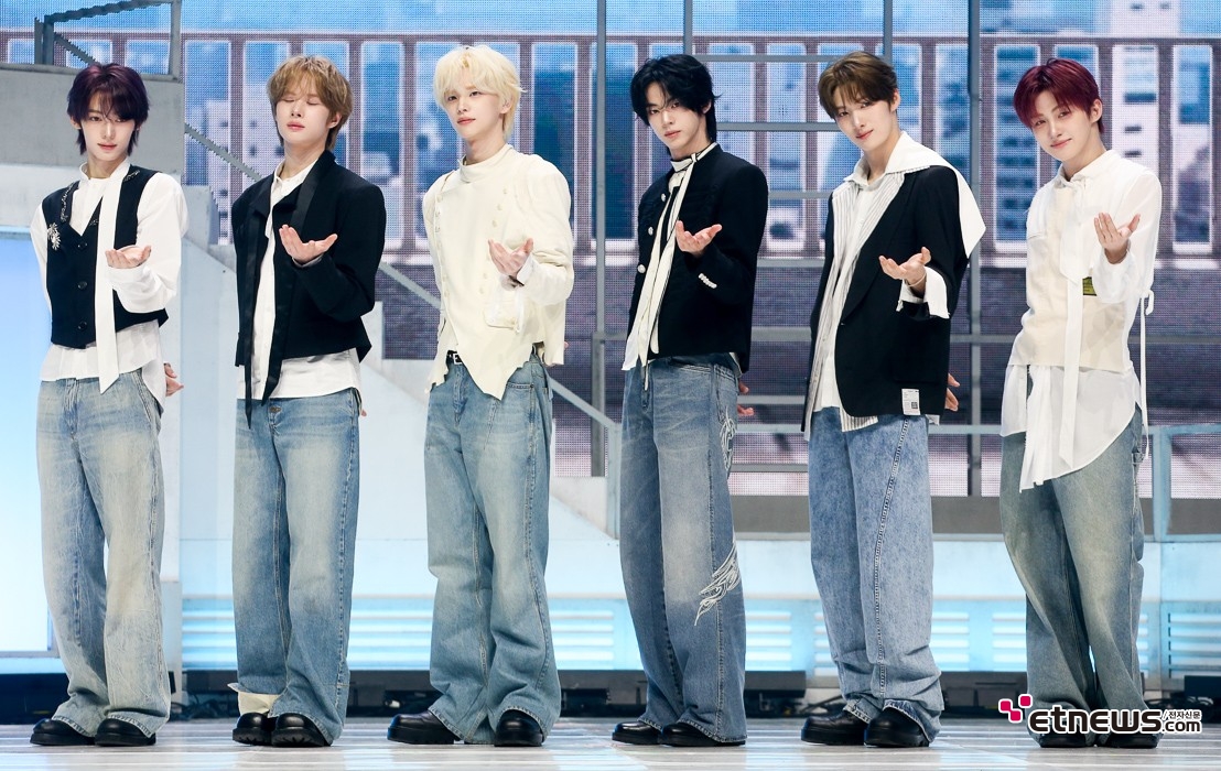 [ET포토] 투어스, '함께 떠날까요~'