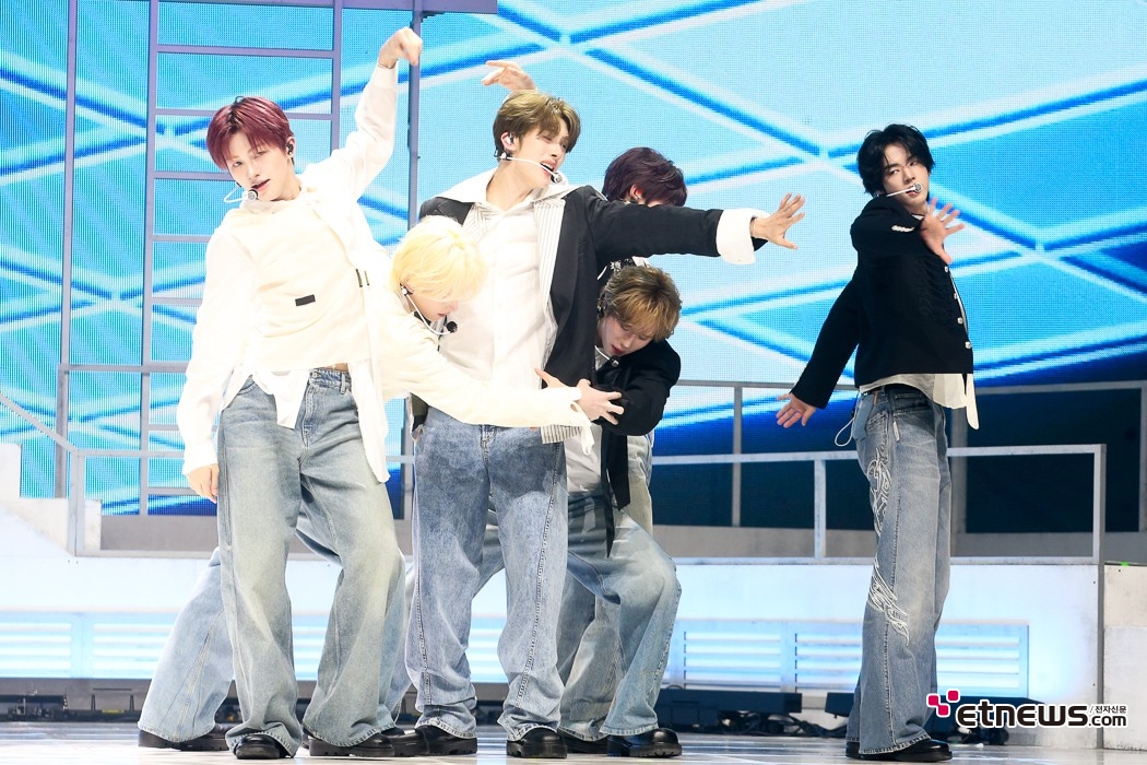 [ET포토] 투어스, '역동적인 퍼포먼스'