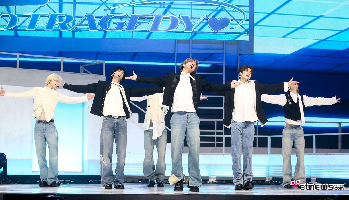 [ET포토] 투어스, '프리덤~'