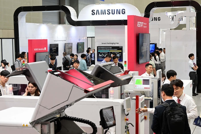 국내 유일의 반도체 후공정 전문 전시회 '차세대 반도체 패키징 장비재료 산업전' 전경