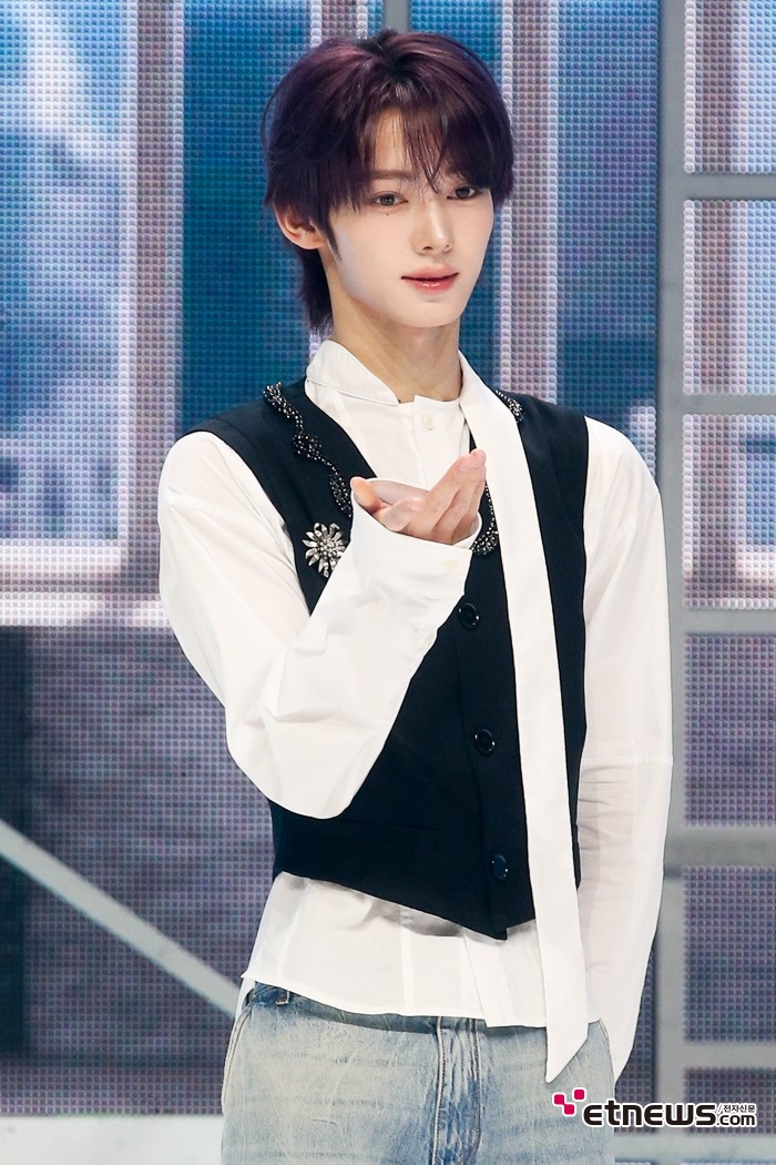 [ET포토] 투어스 한진, '꽃 사슴'