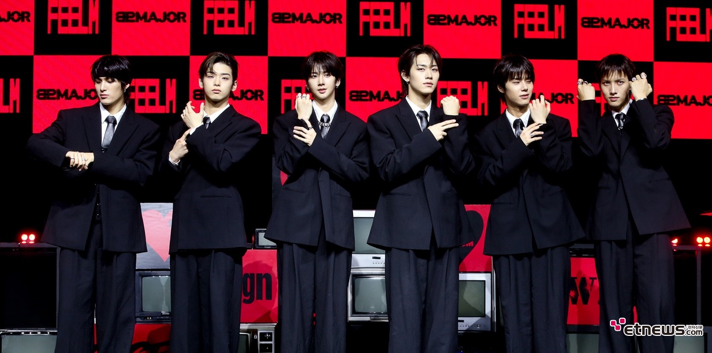 [ET포토] 82메이저, '근사한 수트 패션 집단'