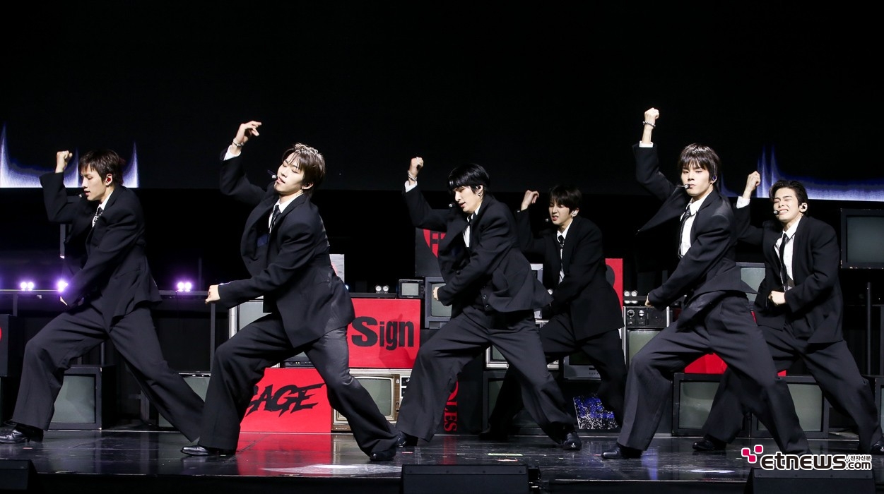 [ET포토] 82메이저, '앨범 타이틀곡 사인 첫 공개 무대'