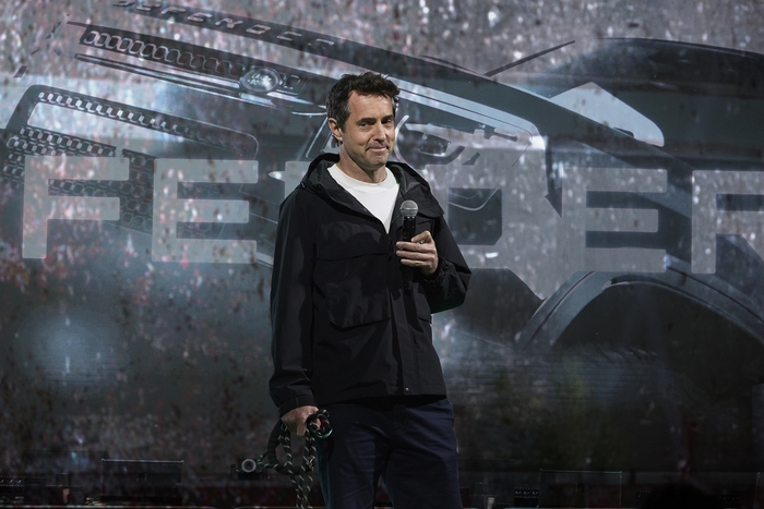 로빈 콜건  JLR 코리아 대표가 환영사를 하고 있다.