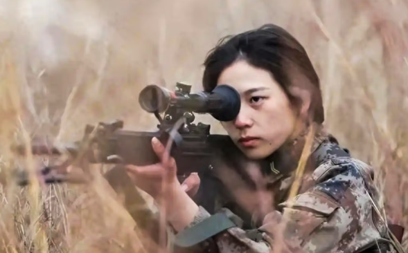 최근 중국 군 내부에서 고정관념을 뛰어넘은 20대 여성 저격수들이 주목을 받고 있다. 사진=SCMP