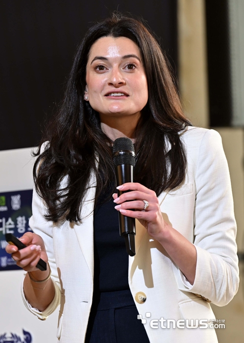 [포토] 발표하는 매디슨 황  엔비디아 옴니버스 및 로보틱스 제품 마케팅 부문 수석 이사