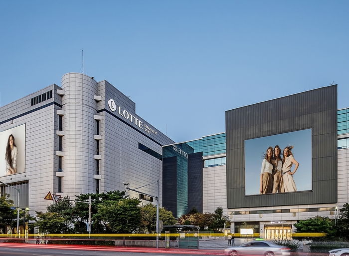 롯데백화점은 인천점이 3년여에 걸친 리뉴얼을 마무리하고 오는 5월 1일 그랜드 오픈한다고 28일 밝혔다.