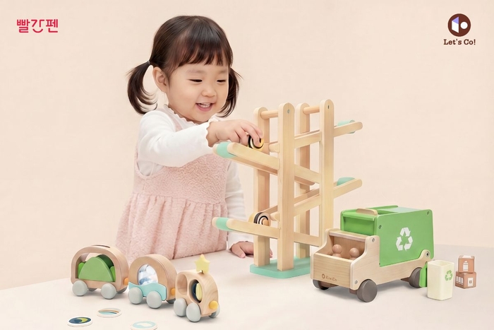 교원 빨간펜은 창의 융합 사고력 확장에 특화된 STEAM 방문 수업 '렛츠코!(Let's Co!)'를 출시하며 영유아 교구 시장 진출을 본격화한다. (사진=교원)