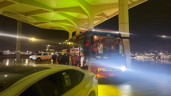 △중동 지역 대피 지원 과정에서 이동 차량을 통해 인원을 이송하는 자료 사진(제공=인터내셔날SOS)