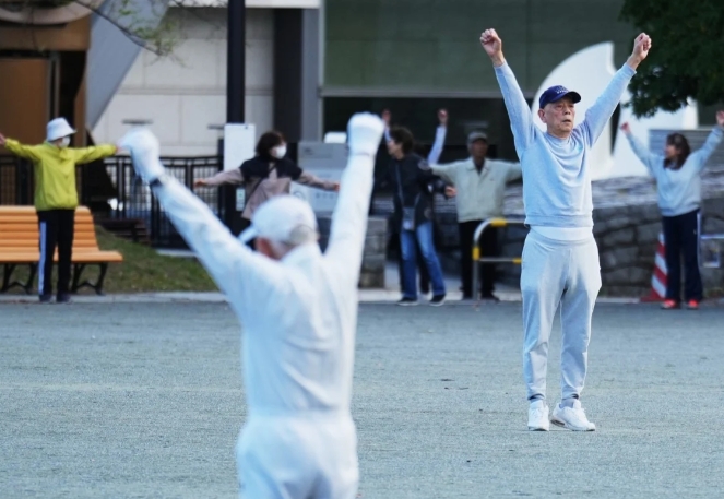 일본에서 10분 아침 운동인 '라디오 체조(Radio Taiso)'가 초고령 사회를 떠받치는 중요한 요소로 주목받고 있다. 사진=SCMP