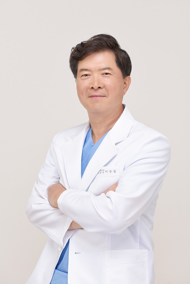 이규섭 하얀이치과 원장