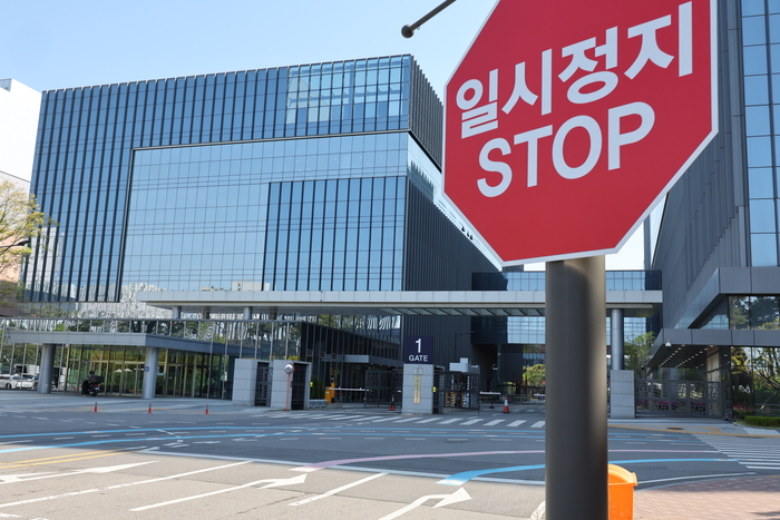 노동조합 전면 파업 첫째 날인 1일 오전 인천 연수구 삼성바이오로직스 공장에 적막감이 흐르고 있다. (사진=연합뉴스)
