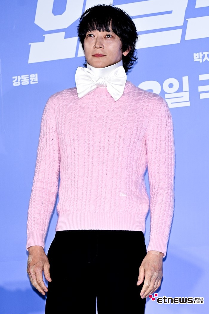 [ET포토] 강동원, '상상에 그치지 않은 리본 패션'