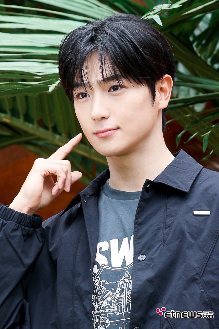 [ET포토] 더보이즈 현재, '사슴 눈망울'