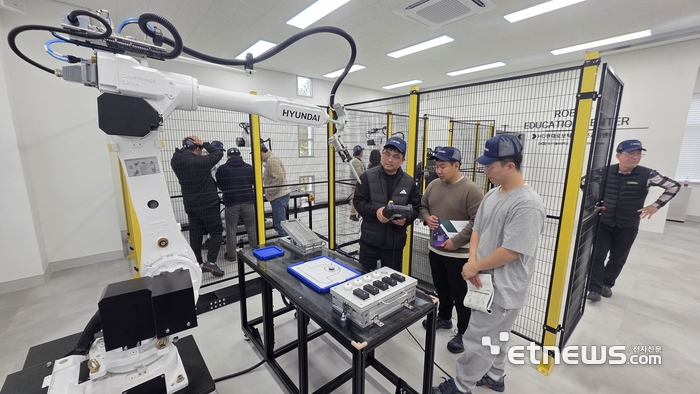 대구가톨릭와 대구대, 영남대가 연합으로 참여한 모빌리티혁신대학이 HD현대로보틱스와 연계해 로복교육센터를 공동으로 운영하고 있다.