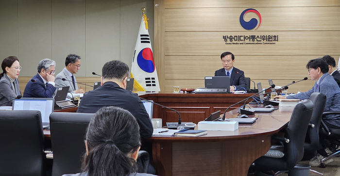 지난 8일 과천에서 방송미디어통신위원회 제7차 회의가 열리고 있다. 연합뉴스