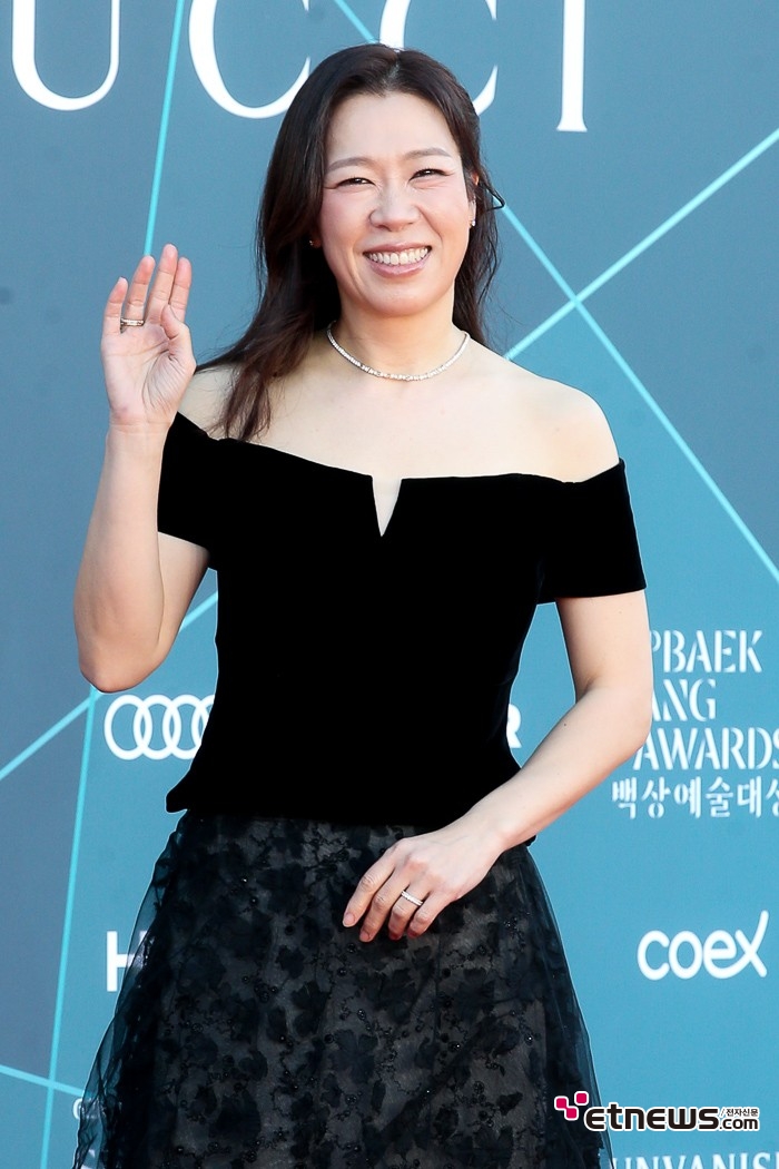 [ET포토] 염혜란, '밝은 미소로 화사하게'
