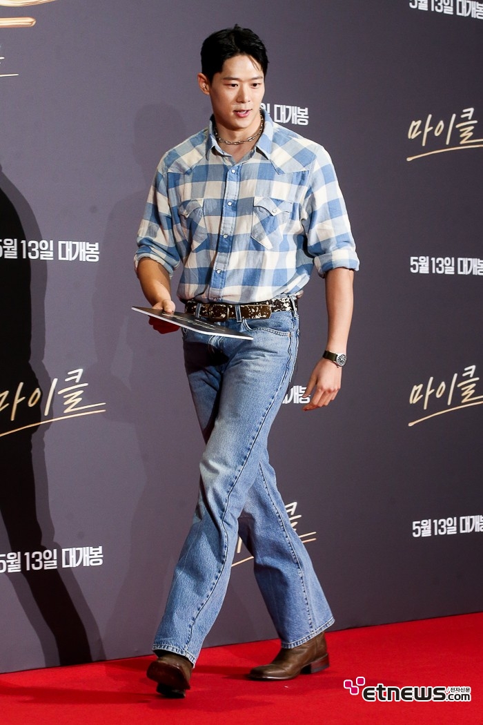 [ET포토] 정승원, '당당한 피지컬'