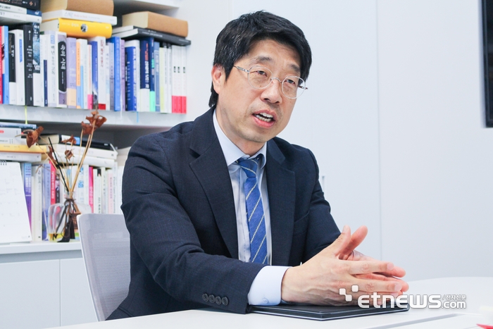 안인주 핑거 대표가 지난 7일 여의도 핑거 사무실에서 가진 전자신문과 인터뷰에서 발언하고 있다.
