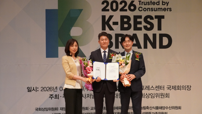 한양대학교 원격평생교육원은 지난달 29일 서울 중구 한국프레스센터에서 열린 '2026 K-최고의 브랜드 대상'에서 국회교육위원장 표창을 수상했다.(사진=한양대)